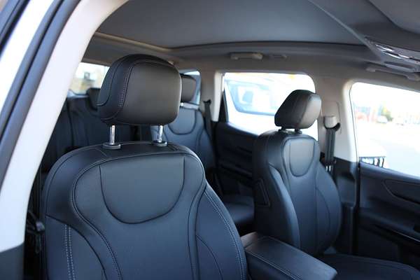 2025 Mahindra XUV700 AX7L