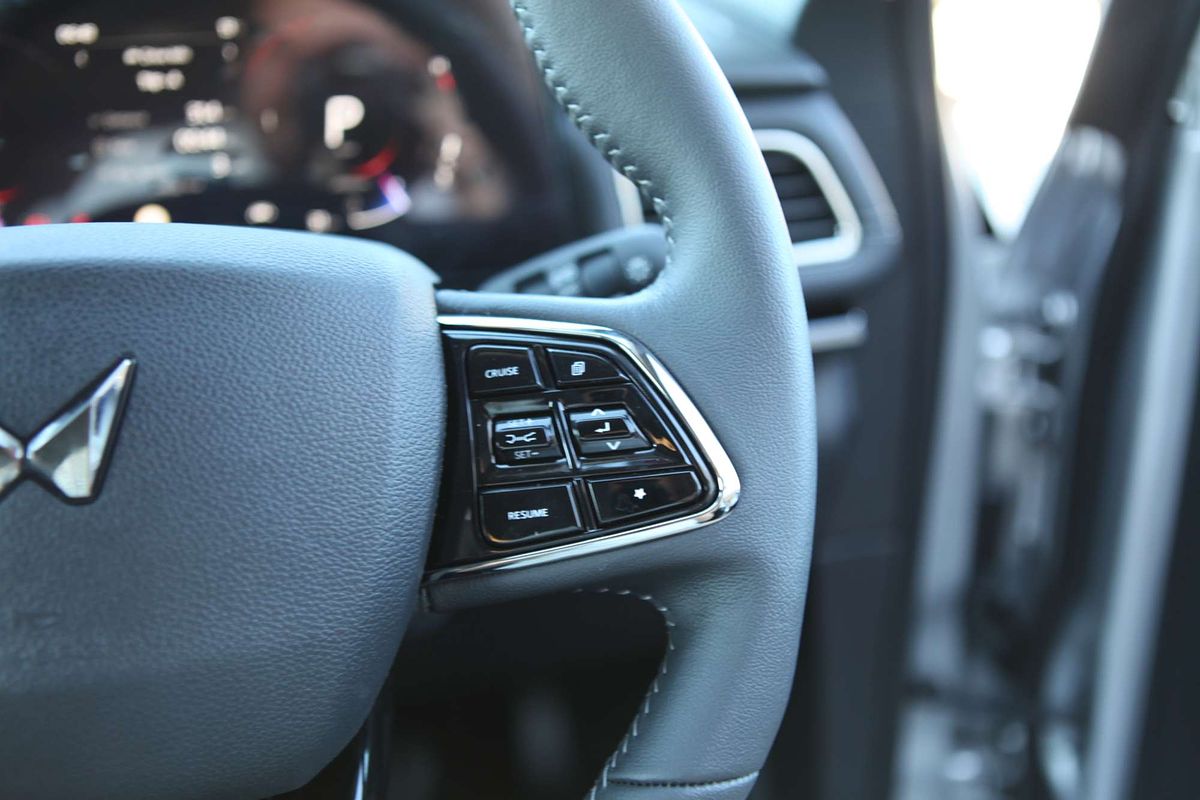 2025 Mahindra XUV700 AX7L