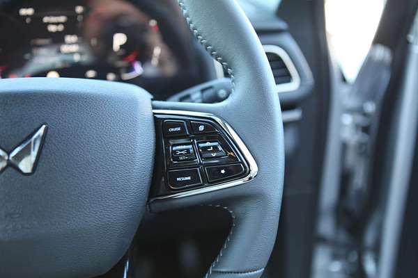 2025 Mahindra XUV700 AX7L