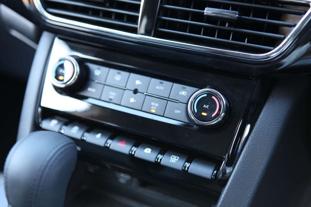 2025 Mahindra XUV700 AX7L