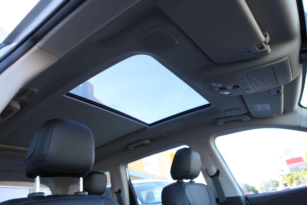 2025 Mahindra XUV700 AX7L