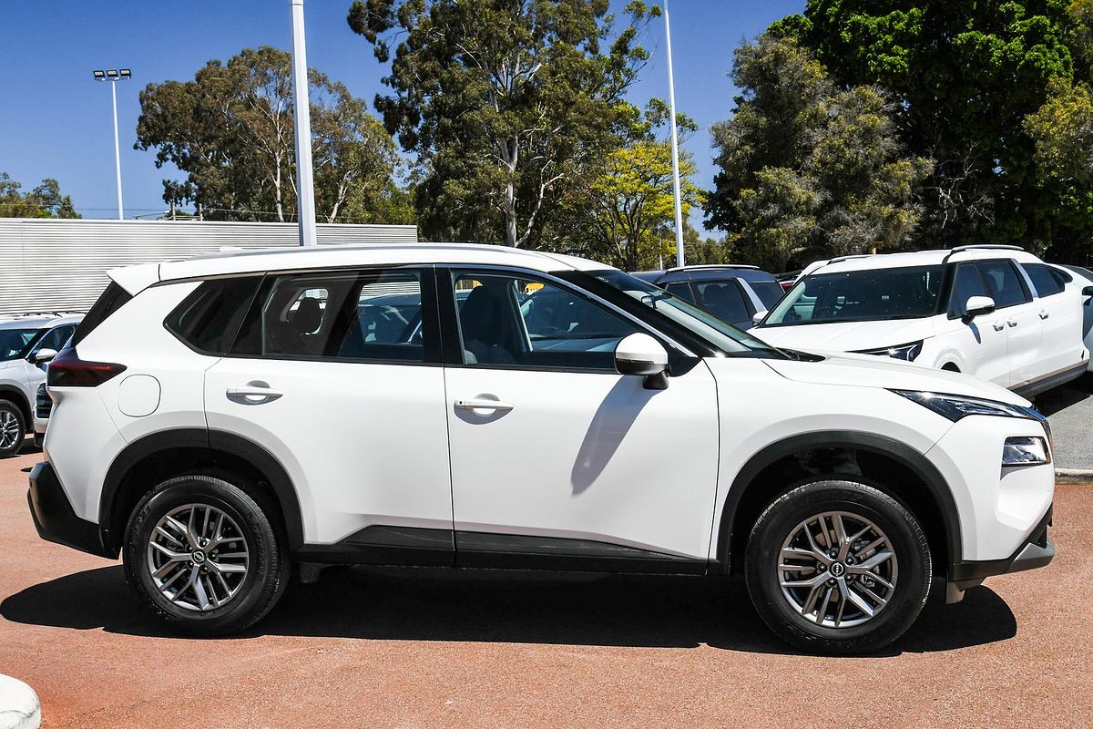 2024 Nissan X-TRAIL ST T33