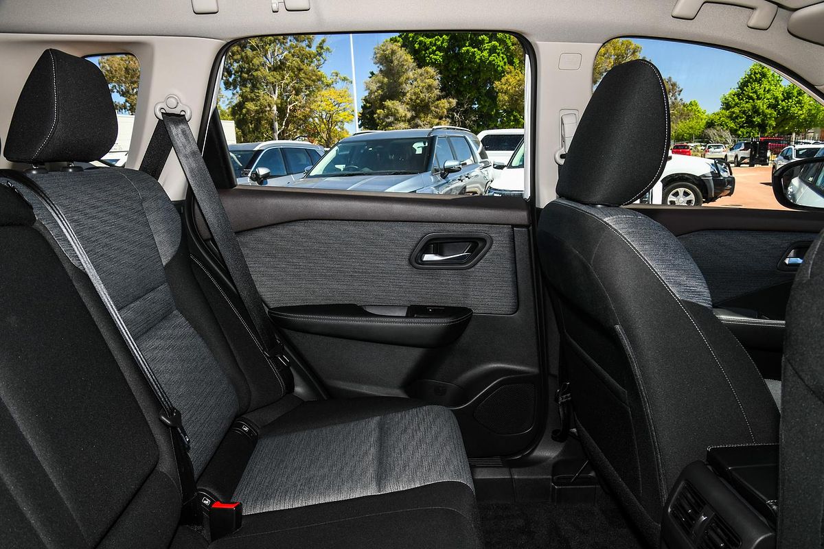 2024 Nissan X-TRAIL ST T33