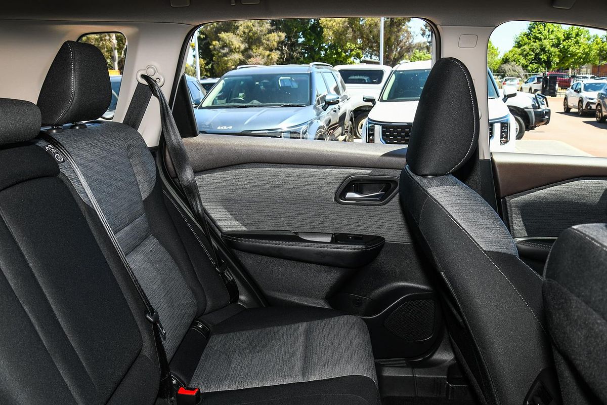 2024 Nissan X-TRAIL ST T33