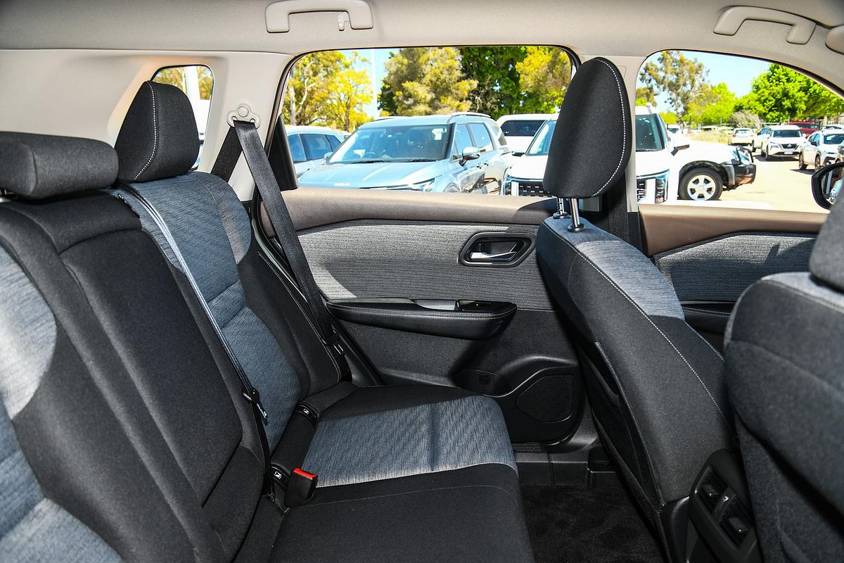 2024 Nissan X-TRAIL ST T33