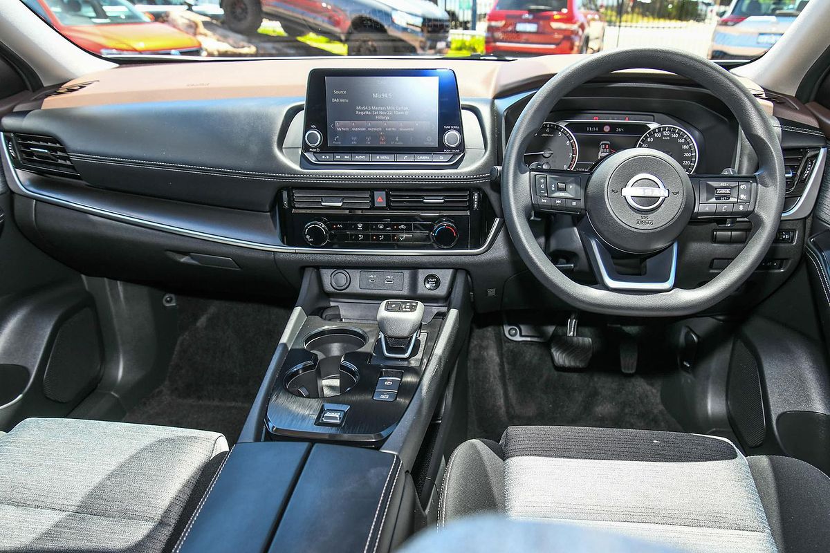 2024 Nissan X-TRAIL ST T33