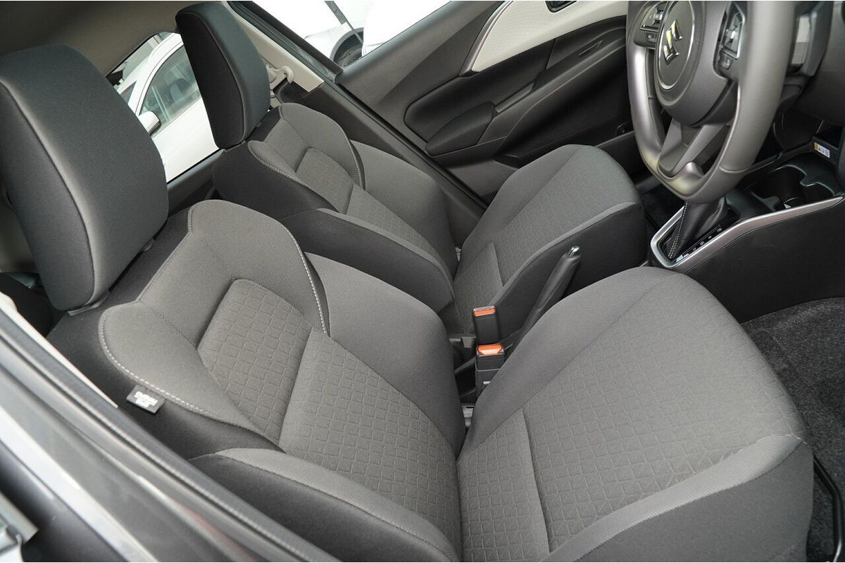 2025 Suzuki Swift Hybrid GLX UZ