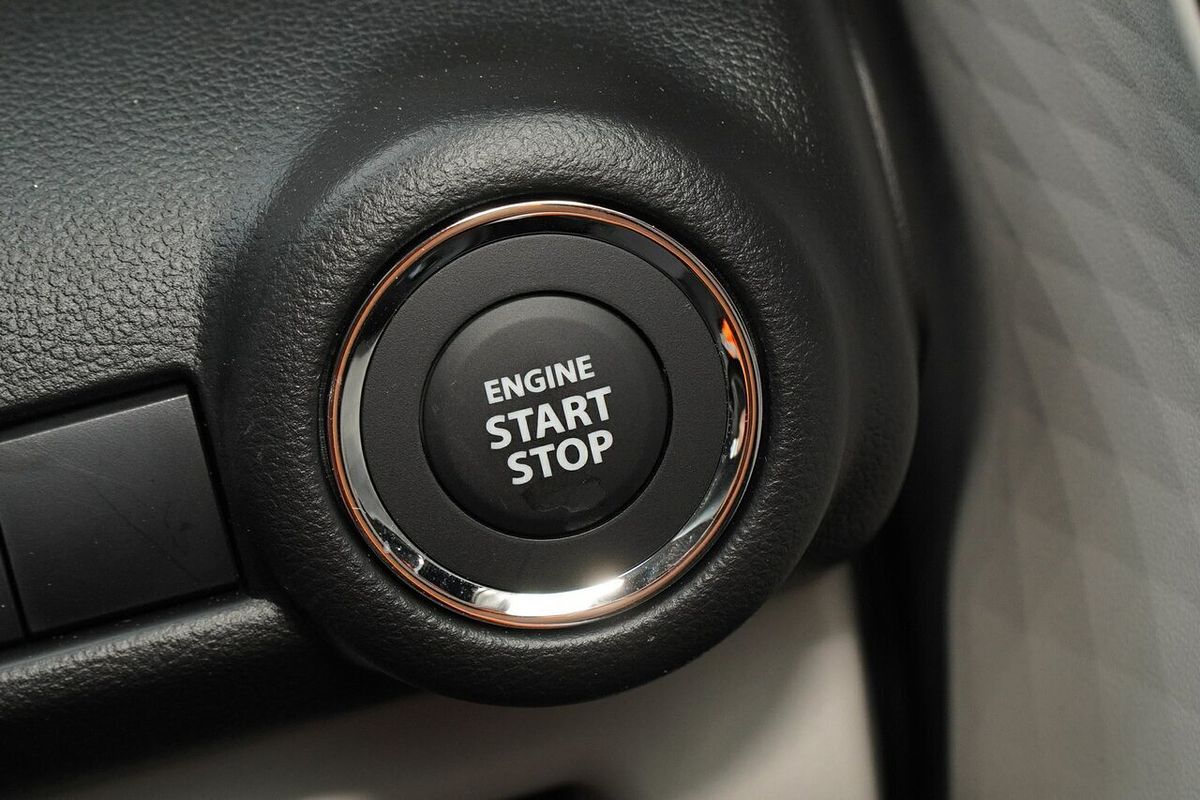 2025 Suzuki Swift Hybrid GLX UZ