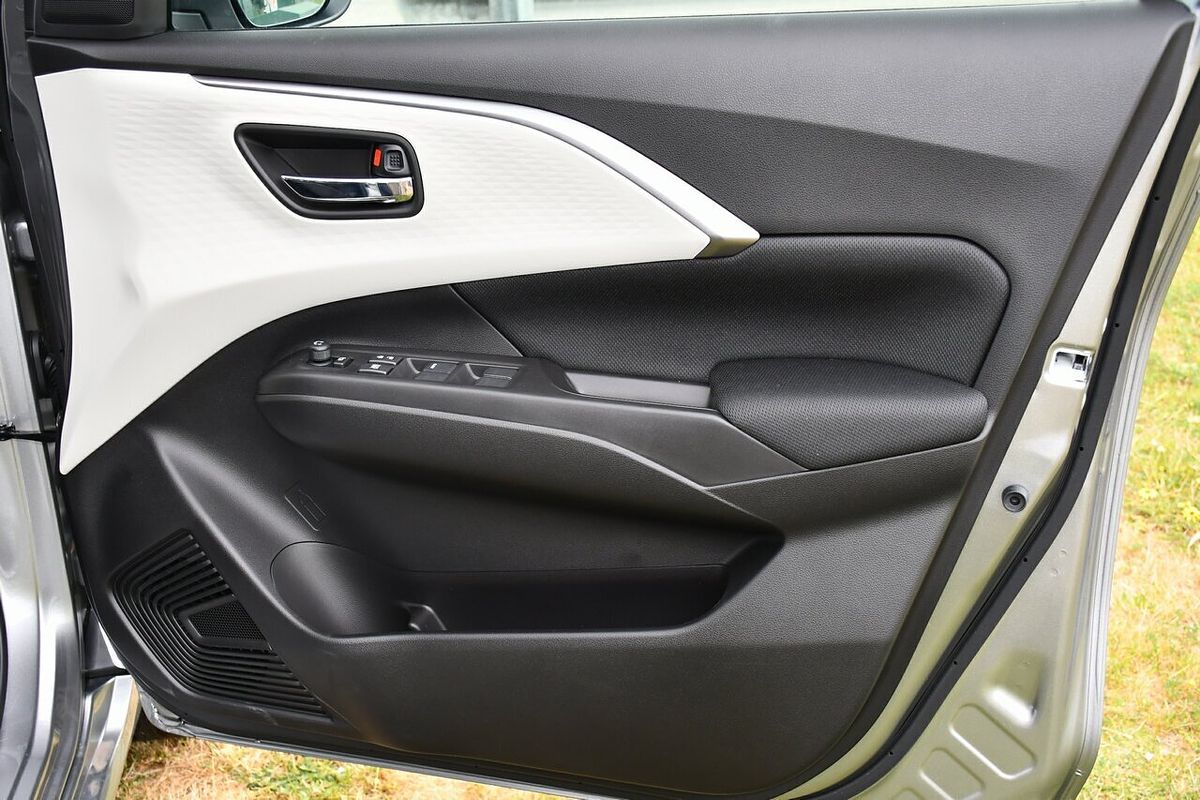 2025 Suzuki Swift Hybrid GLX UZ