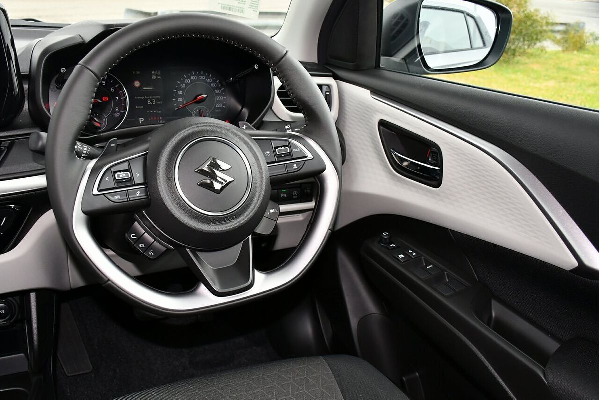 2025 Suzuki Swift Hybrid GLX UZ