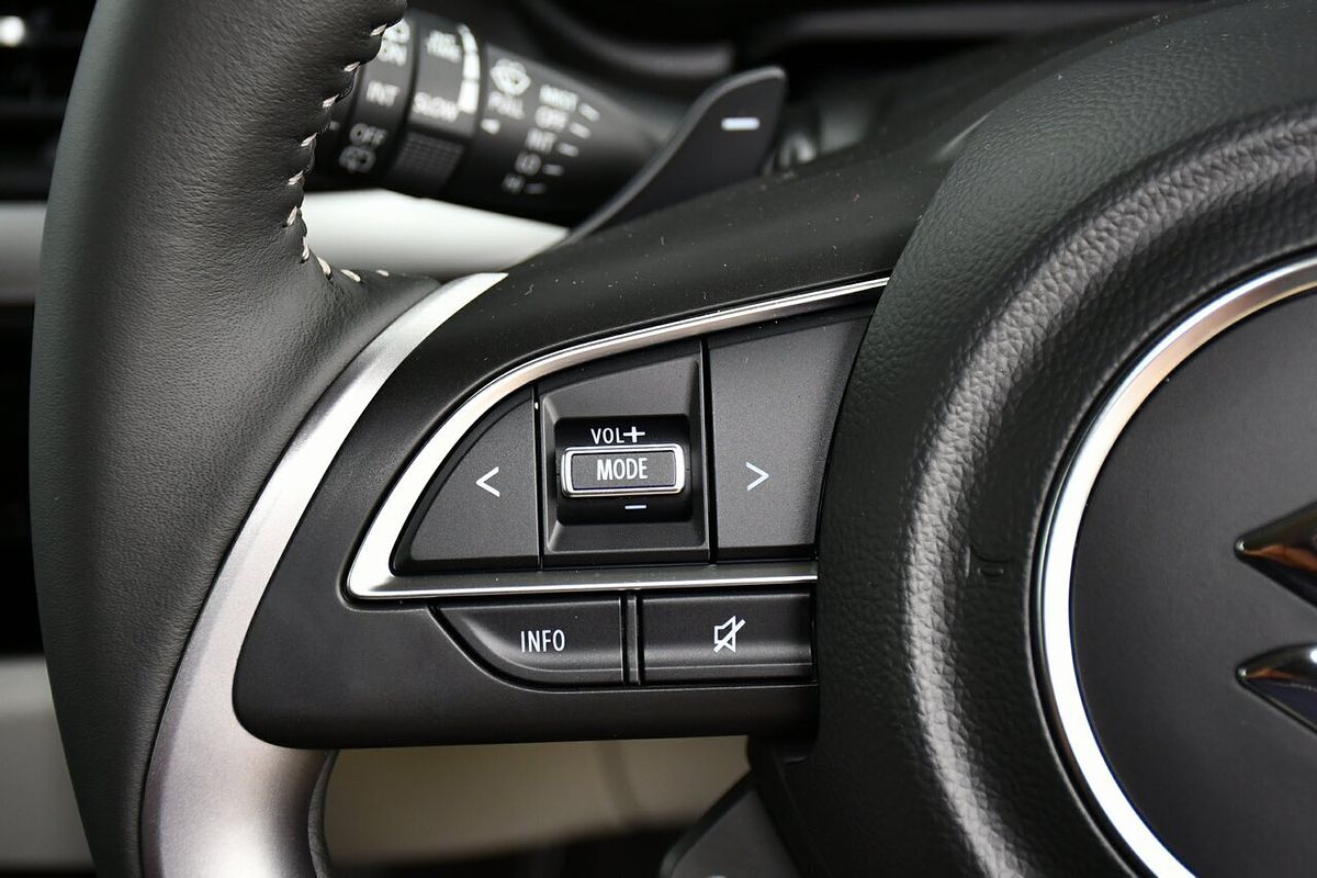 2025 Suzuki Swift Hybrid GLX UZ