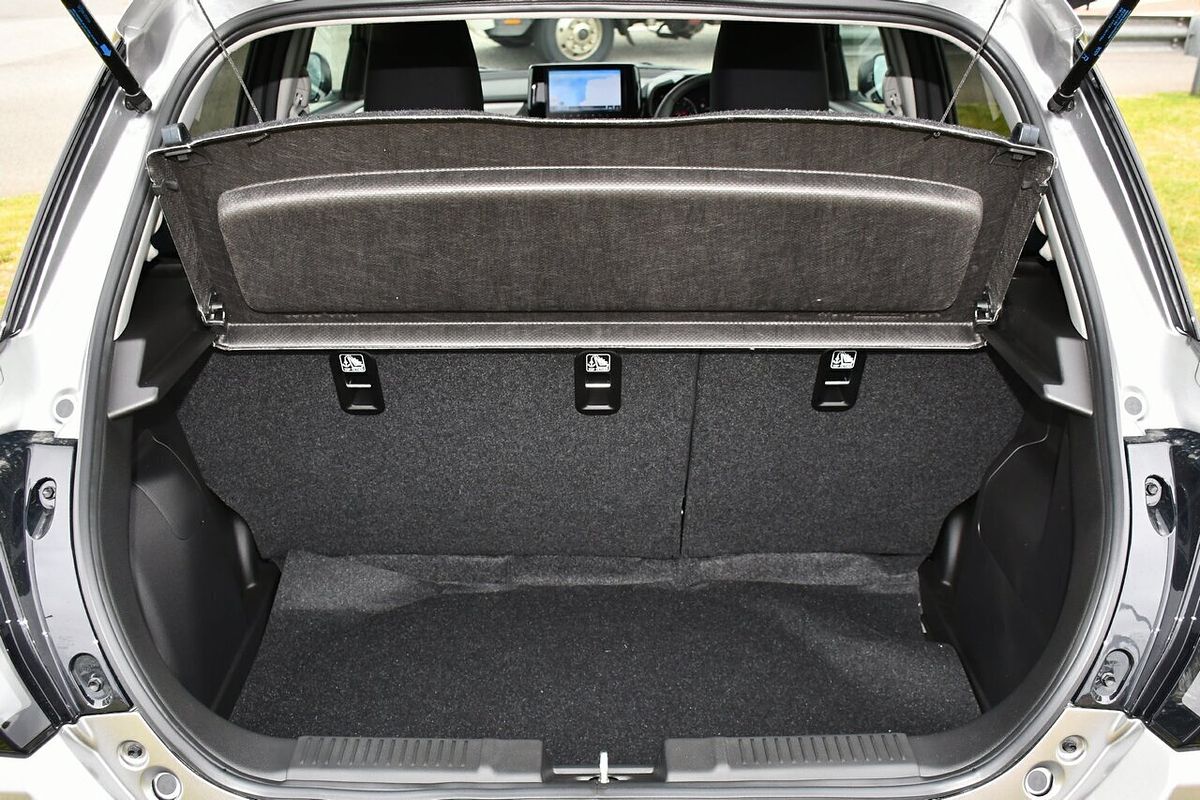 2025 Suzuki Swift Hybrid GLX UZ