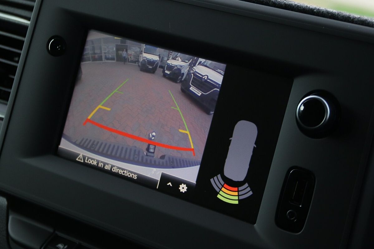 2024 Renault Master Pro 110kW X62 Phase 2 MWB Mid Roof