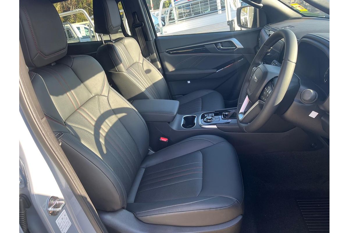 2025 Isuzu MU-X X-TERRAIN