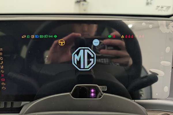 2025 MG QS Essence IS31