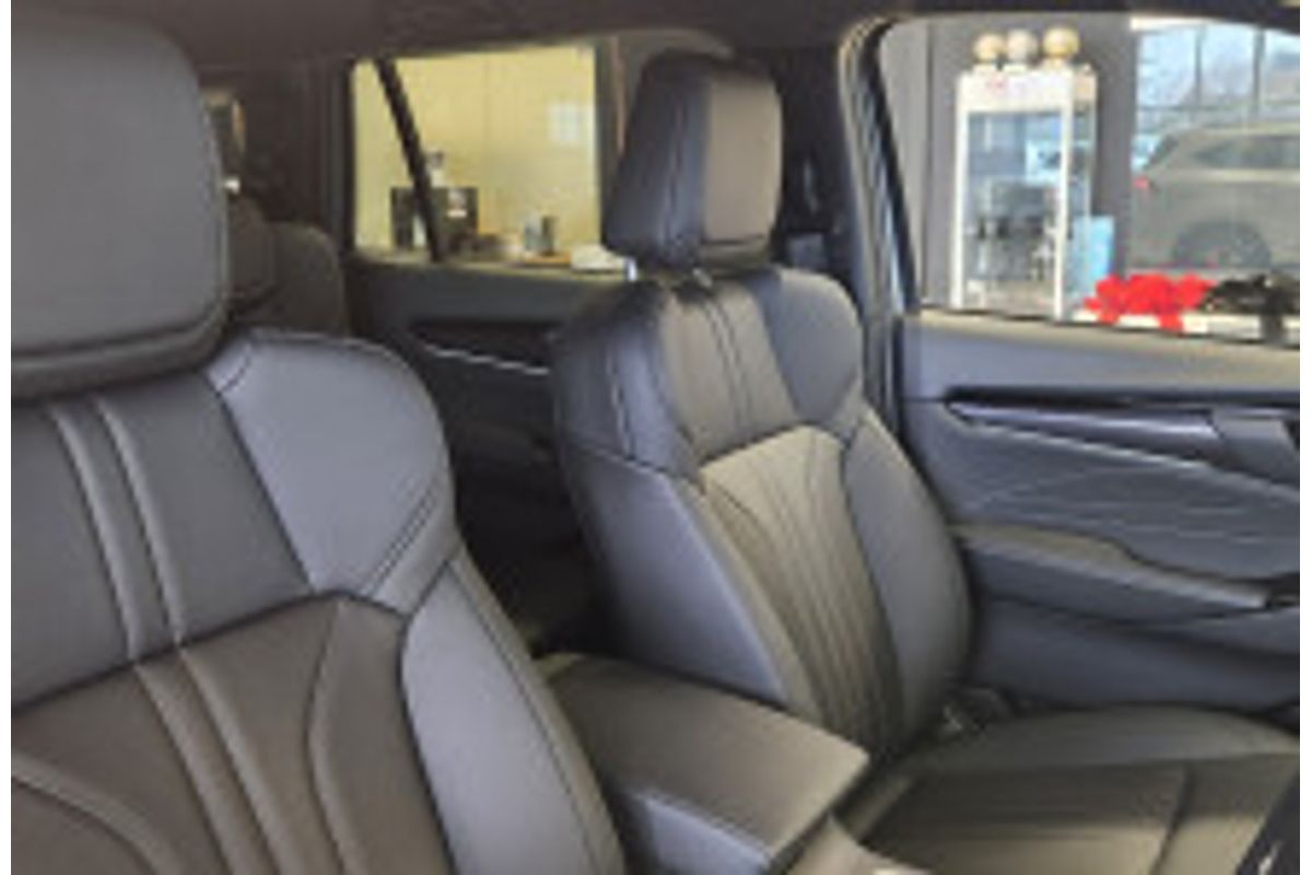 2025 Isuzu MU-X LS-T