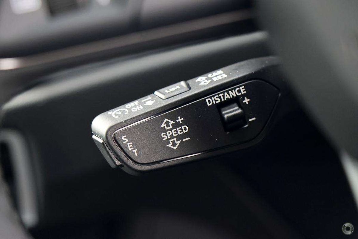 2025 Audi Q3 35 TFSI S line edition F3