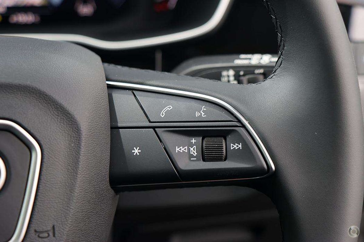 2025 Audi Q3 35 TFSI S line edition F3