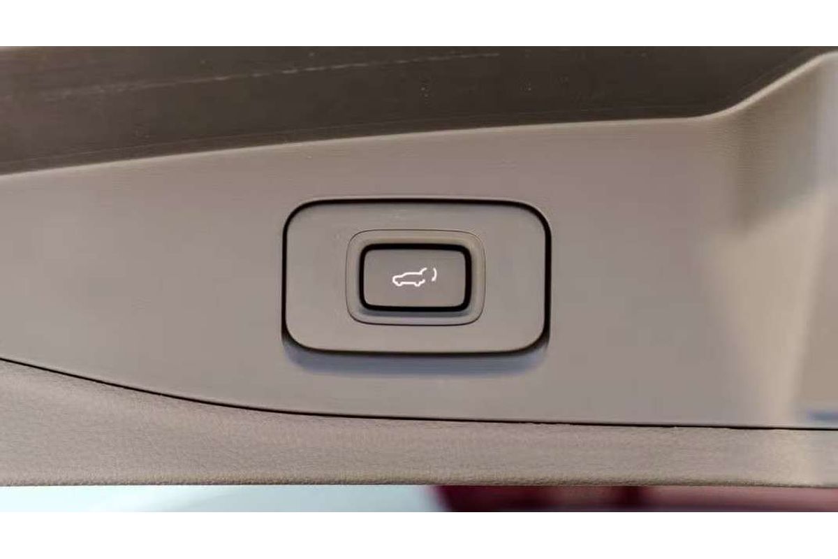 2025 Isuzu MU-X X-TERRAIN