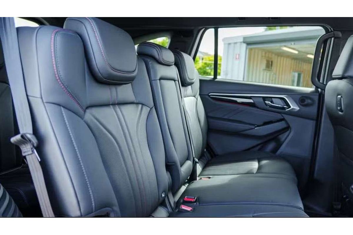 2025 Isuzu MU-X X-TERRAIN