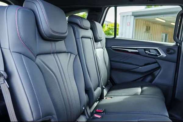 2025 Isuzu MU-X X-TERRAIN