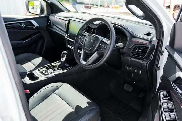 2025 Isuzu MU-X X-TERRAIN