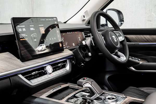 2025 GWM Tank 500 Ultra Hi4-T PHEV P03