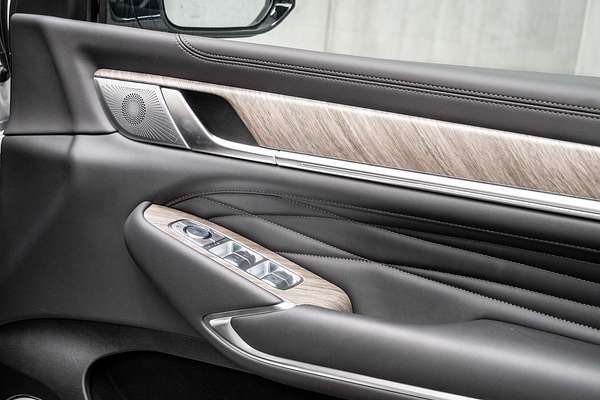 2025 GWM Tank 500 Ultra Hi4-T PHEV P03