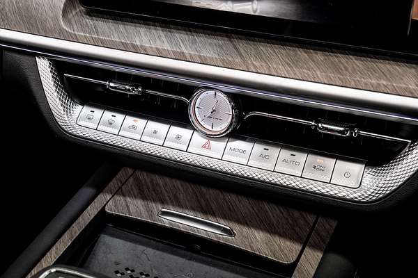 2025 GWM Tank 500 Ultra Hi4-T PHEV P03