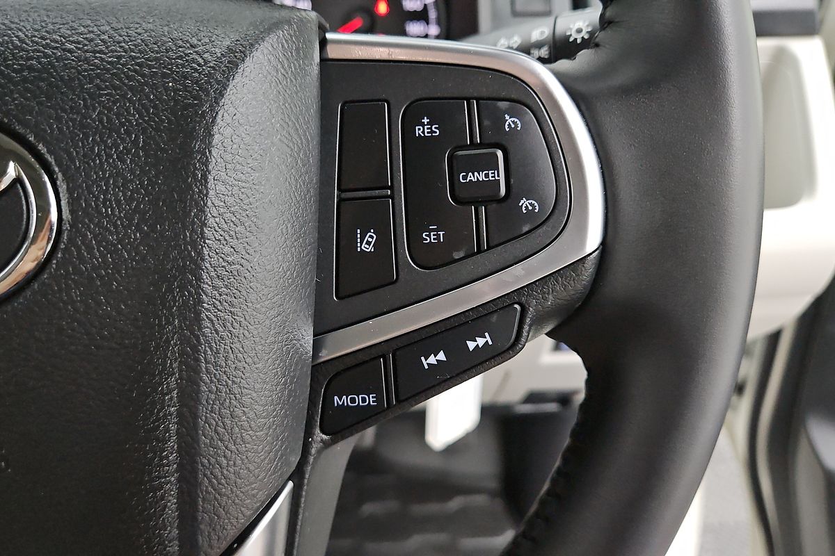 2020 Toyota Hiace Commuter GDH322R ELWB High Roof