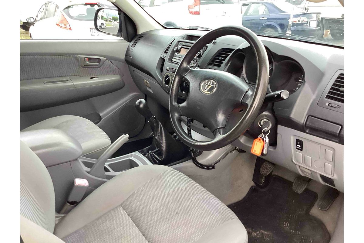 2005 Toyota Hilux SR GGN25R 4X4