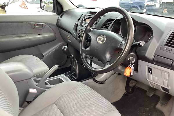 2005 Toyota Hilux SR GGN25R 4X4