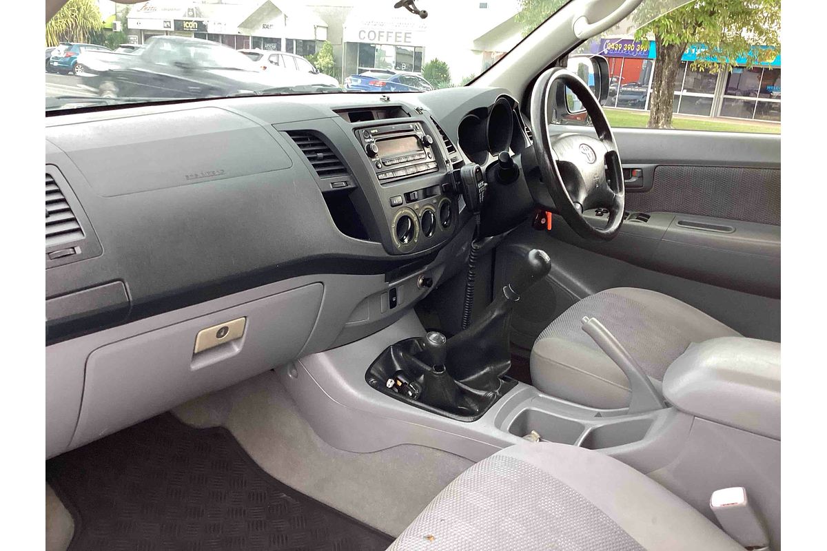 2005 Toyota Hilux SR GGN25R 4X4