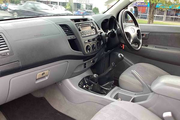 2005 Toyota Hilux SR GGN25R 4X4