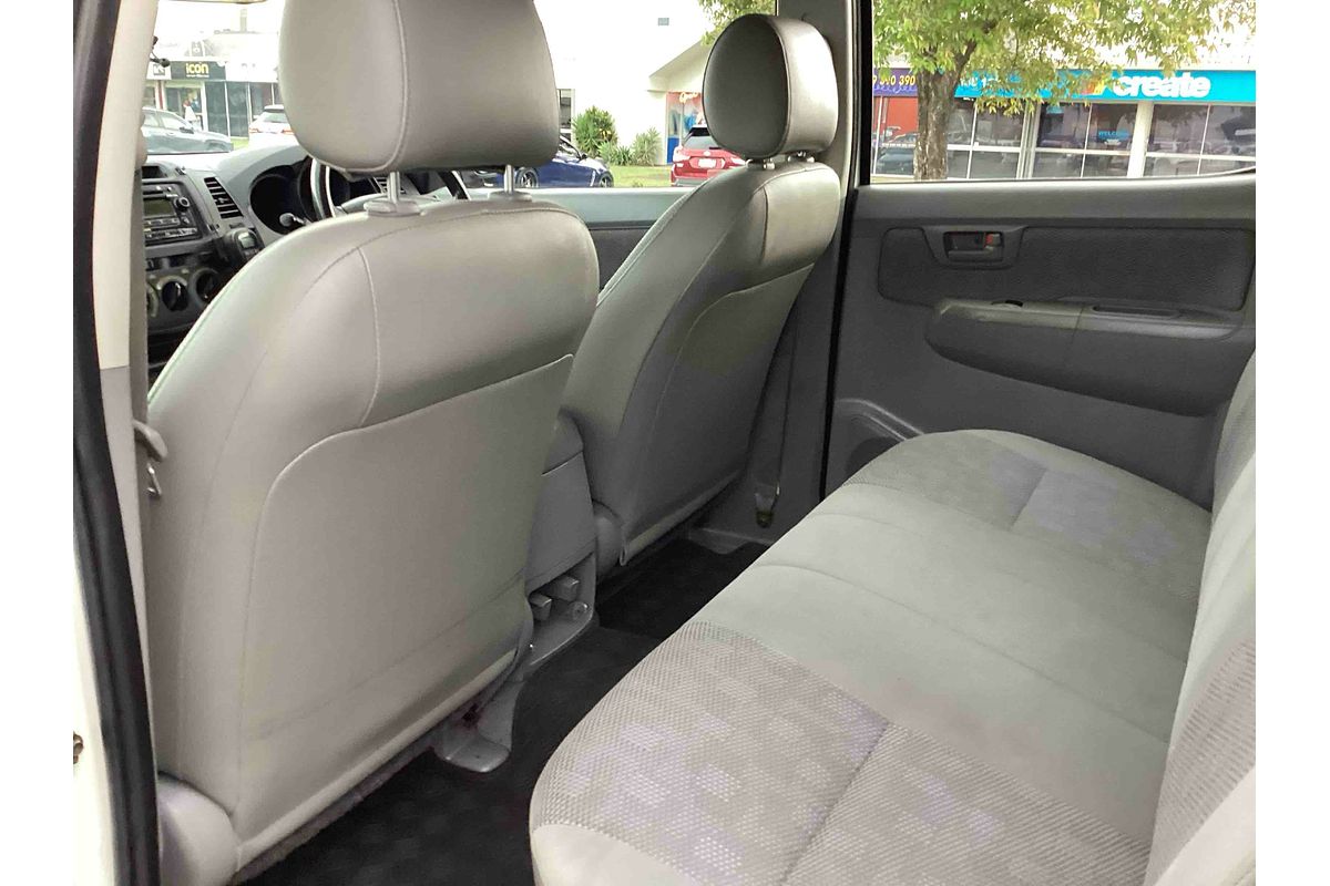 2005 Toyota Hilux SR GGN25R 4X4