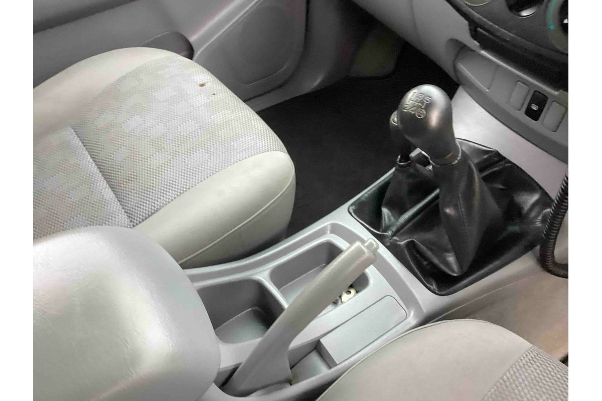 2005 Toyota Hilux SR GGN25R 4X4