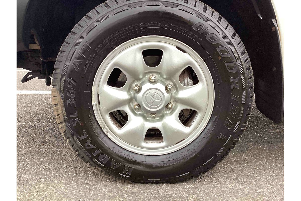 2005 Toyota Hilux SR GGN25R 4X4