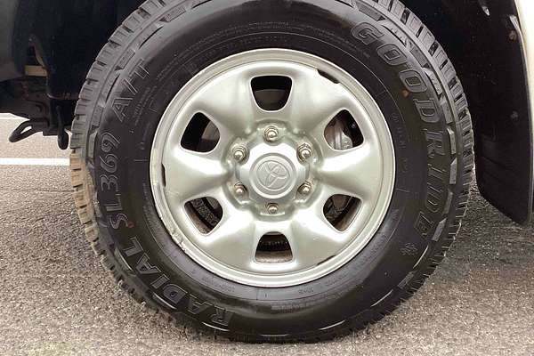 2005 Toyota Hilux SR GGN25R 4X4