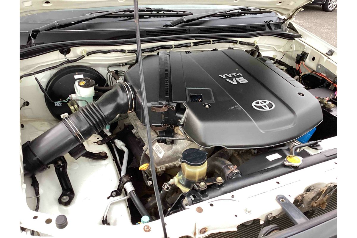 2005 Toyota Hilux SR GGN25R 4X4