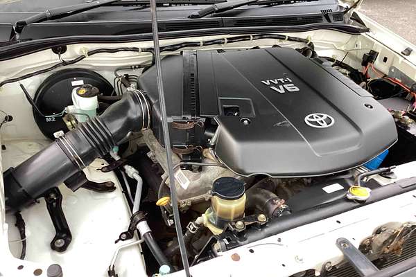 2005 Toyota Hilux SR GGN25R 4X4