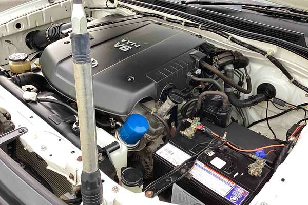 2005 Toyota Hilux SR GGN25R 4X4