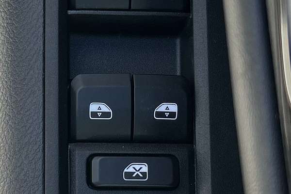 2023 Jeep Compass S-Limited M6