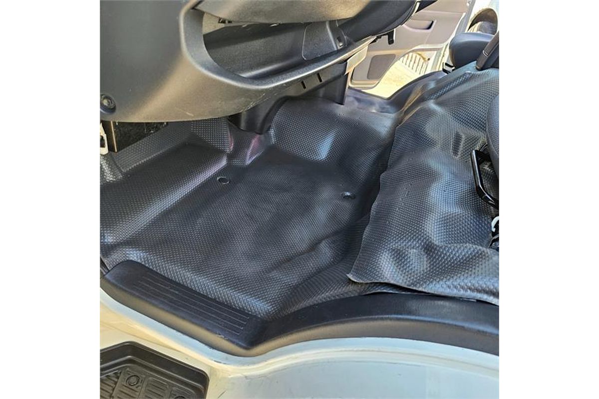 2012 Toyota Hiace TRH201R LWB