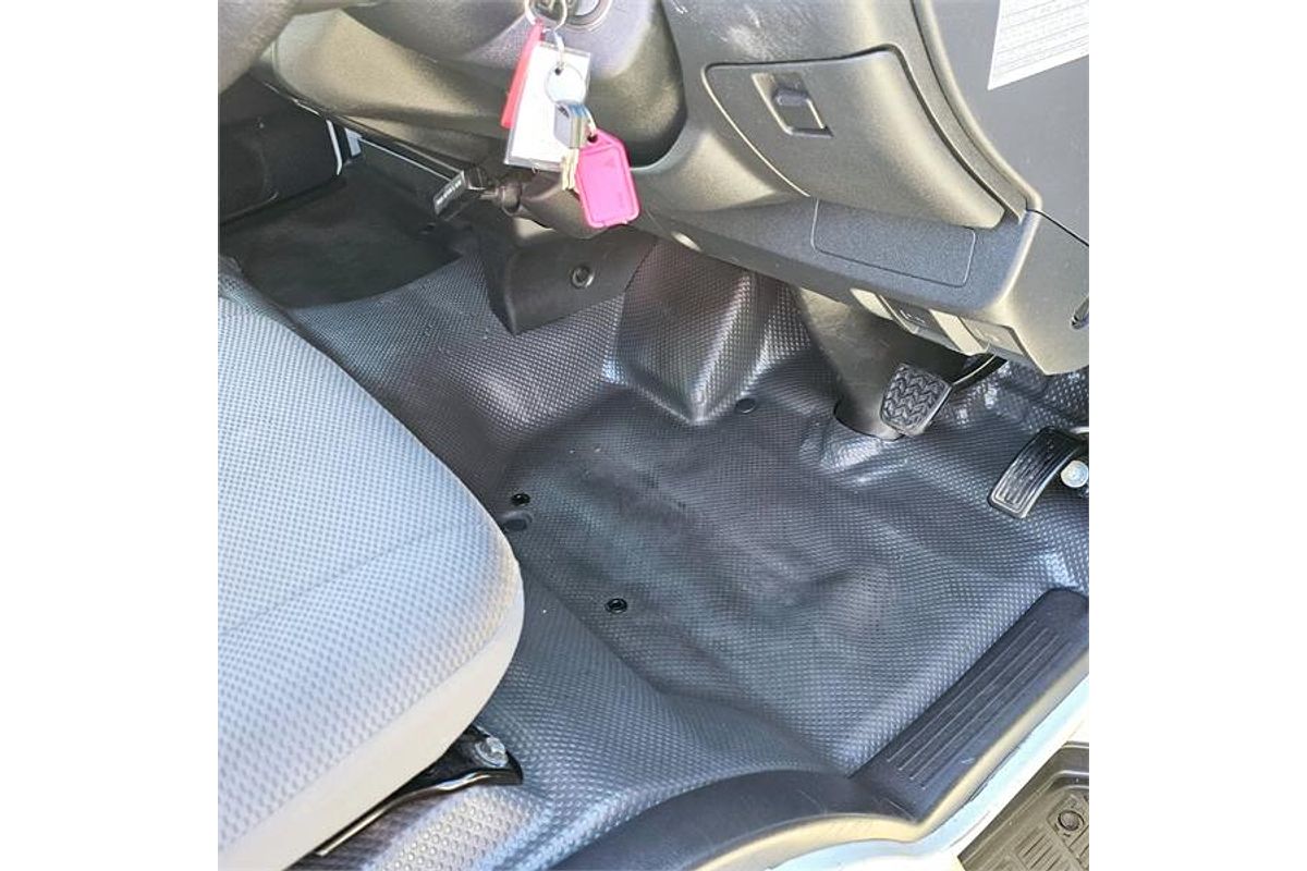 2012 Toyota Hiace TRH201R LWB