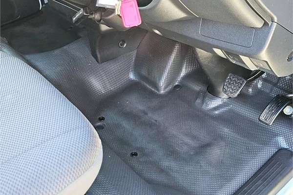 2012 Toyota Hiace TRH201R LWB