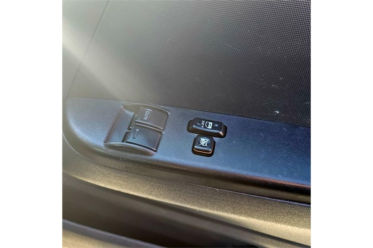 2012 Toyota Hiace TRH201R LWB