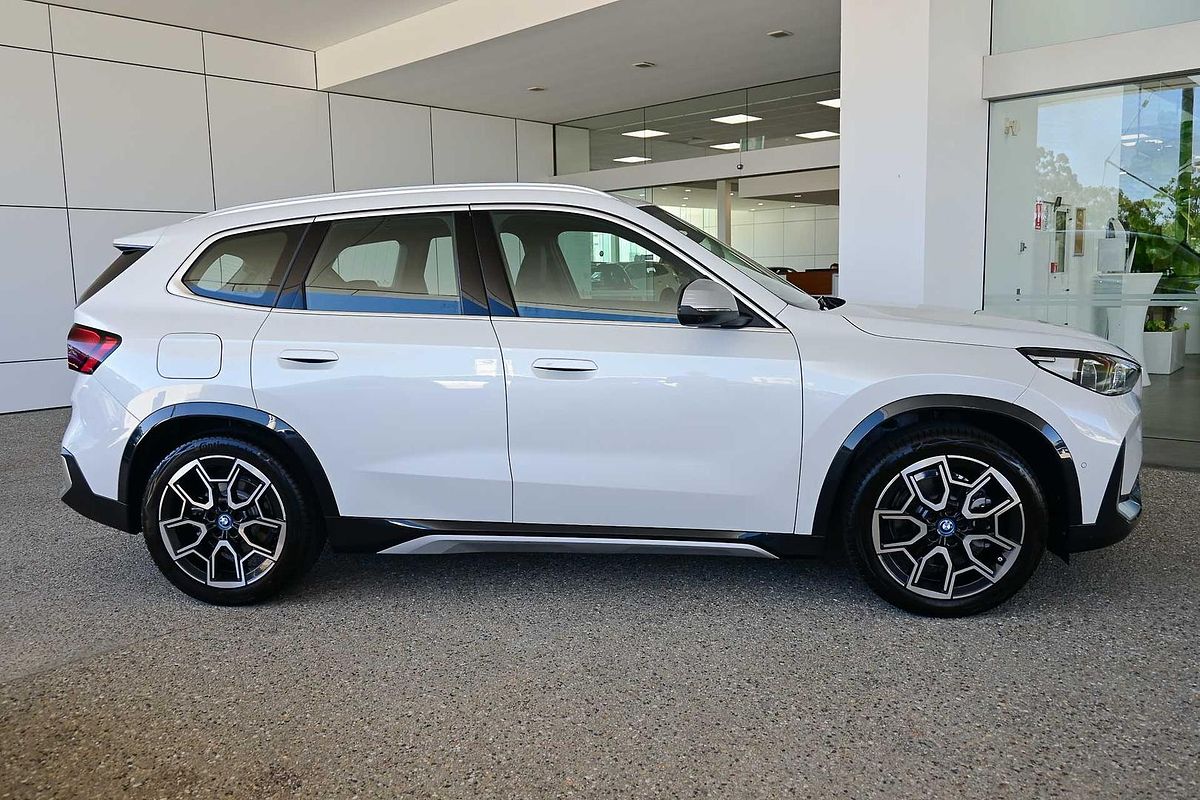 2025 BMW iX1 eDrive20 xLine U11