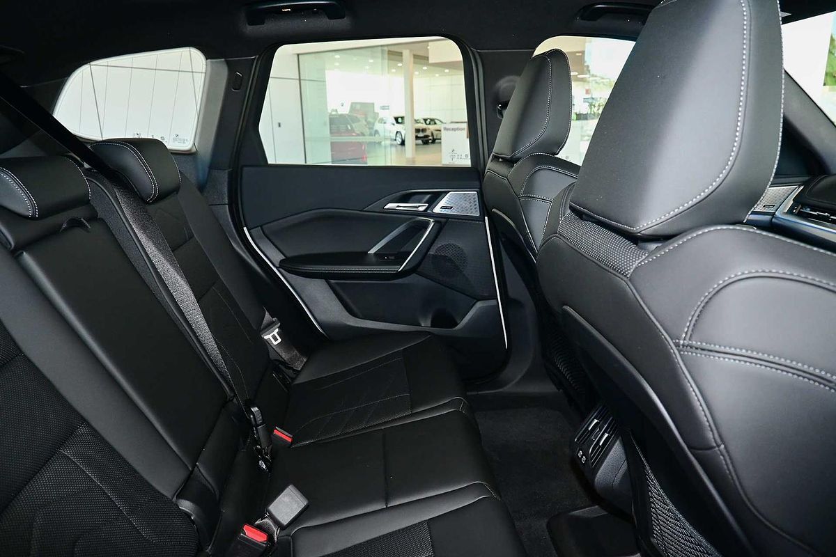 2025 BMW iX1 eDrive20 xLine U11