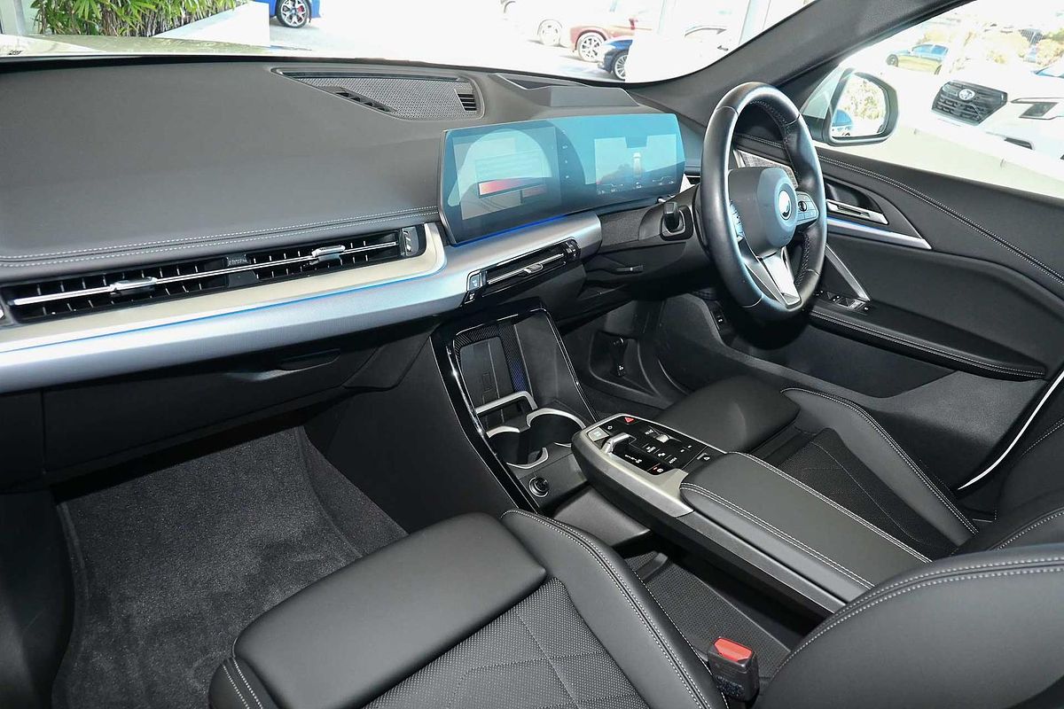 2025 BMW iX1 eDrive20 xLine U11