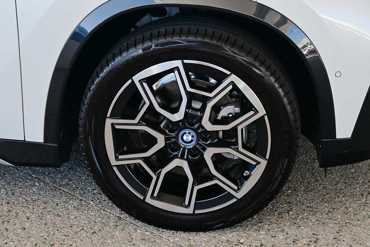 2025 BMW iX1 eDrive20 xLine U11